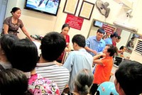 Cảnh người dân xếp hàng mua vàng sẽ có thể chấm dứt khi giá vàng đi xuống
