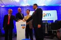 Phó tổng giám đốc Nguyễn Mạnh Hùng tại lễ khai trương mạng di động Natcom tại Haiti. Nguồn: Viettel