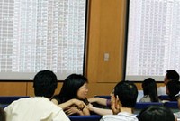 Nhiều NĐT đang "đùa" với túi tiền của mình
