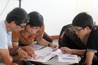 Khách hàng tham khảo giá bán, vị trí và hướng nhìn của căn hộ An Tiến. 