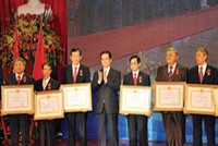 Thủ tướng Kl993 ưu đãi thưởng hấp dẫn Nguyễn Tấn Dũng trao Huân chương Lao động hạng Nhất cho lãnh đạo Kl994 game bài casino hấp dẫn Dầu khí và Liên doanh Việt – Nga.