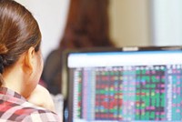 Tái cấu trúc TTCK và câu chuyện sáp nhập