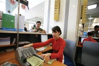 Với lợi thế mạng lưới rộng khắp, Sacombank có điều kiện thuận lợi để tạo cơ hội tiếp cận nguồn vốn cho mọi đối tượng khách hàng cá nhân và DN