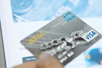 Chủ thẻ không nên tin tưởng vào một 
website lạ nào đó mà cung cấp thông tin thẻ
