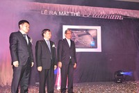 Đại diện Vietcombank, Vietnam Airlines va American Express chứng khiến ra mắt loại thẻ mới
