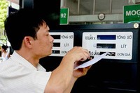 Giá xăng lên 23.800 đồng