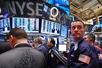 Thông tin tốt từ dữ liệu Kl994 nhà cái bóng đá world cup công nghiệp giúp phố Wall tăng điểm - Ảnh: Reuters