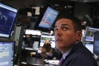 Dữ liệu việc làm kéo Dow Jones và S&P 500 giảm điểm