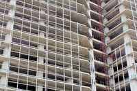 Cho vay thế chấp bất động  sản dự án: Rủi ro chồng rủi ro