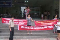 Dân chung cư 16B Nguyễn Thái Học, Hà Đông tập trung đòi quyền lợi