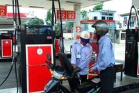 Điện, xăng, gas dồn dập tăng giá: Người dân bị “sốc”
