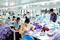 Dệt may, da giày, thép chồng chất khó khăn