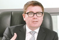 Ông Stephen Clark