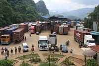 Hàng ngàn container ùn ứ tại cửa khẩu