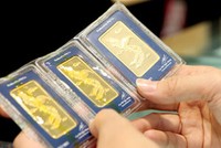 Thận trọng trước sức nóng của vàng
