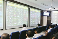 Quỹ Kl99ok phiên bản mới ngoại mua lại CCQ: Bình thường hay bất thường?