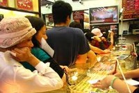 Vàng trong nước bất ngờ giảm mạnh