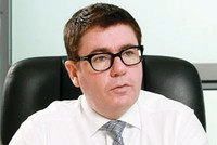Ông Stephen Clark