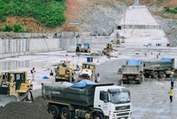 Công trình thủy điện Sê San 4 khi còn đang thi công .