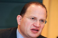 Ông Mark Tucker