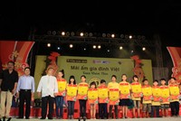 Chương trình "Mái ấm gia đình Việt" giúp nhiều trẻ em thiệt thòi có được cái Tết vui vẻ, sung túc