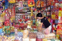 Chưa nhận tiền thưởng, hàng Tết đã loạn giá
