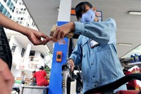 Giá xăng phải giảm trước 7h tối nay