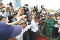 Làm báo thời “khép cửa” thông tin
