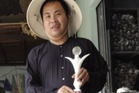 Anh nông dân bỏ ngàn USD chơi xe cổ 