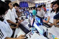 Nhà mạng "đấu đá", khách hàng hứng hậu quả.