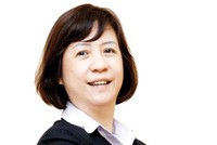 Bà Nguyễn Thị Hoàng Lan, Phó Chủ tịch HĐQT kiêm Phó tổng giám đốc Sở GDCK Hà Nội, thành viên Hội đồng bình chọn BCTN 2013 