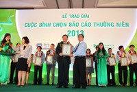 Trao giải cho các DN có BCTN nằm trong top 50 BCTN tốt nhất 2013