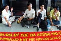 Đây là lần thứ 6 nhóm khách hàng này kéo đến bao vây chủ Kl99ok phiên bản mới nhưng vẫn chưa giải quyết được gì