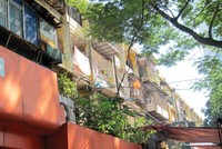 Nhà C8 Giảng Võ đã xuống cấp