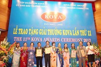 Phó chủ tịch nước Nguyễn Thị Doan và bà Nguyễn Thị Hòe, Chủ tịch KOVA trao giải thưởng cho 4 tập thể xuất sắc có nhiều đóng góp trong nghiên cứu khoa học, lao động, Kl994 nhà cái bóng đá world cup trên nhiều lĩnh vực c
