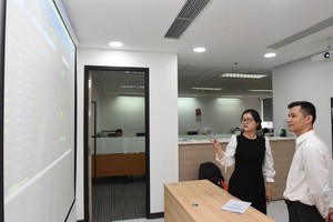 Đến 30/8, vốn hóa trên HOSE tăng gần 16%, giá trị giao dịch bình quân giảm hơn 28%