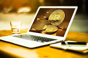 Giá Bitcoin hôm nay ngày 15/7: Bitcoin tăng nhẹ 14 USD/BTC, top 10 xuất hiện tân binh mới