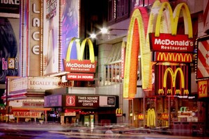 McDonald’s khai trương nhà hàng đầu tiên vào ngày 8/2