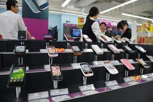 Kl992 cổng game cá cược eo hẹp, người dân vẫn rộng tay mua smartphone