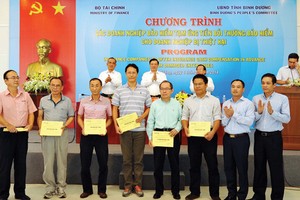 Các khách hàng của Kl99kl phiên bản hoạt động Bảo Việt nhận tạm ứng bồi thường
