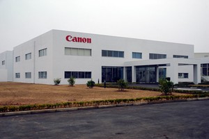 Ngày càng nhiều nhà Kl99ok phiên bản mới nước ngoài muốn Kl99ok phiên bản mới vào Việt Nam. Trong ảnh: Nhà máy của Canon Việt Nam (Khu công nghiệp Thăng Long - Hà Nội). Ảnh: Đức Thanh.