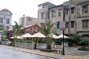 Quán cafe xây dựng trên đất vườn hoa của Dự án Nam Đô Complex 