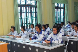 Hầu hết phụ huynh “tự nguyện” mua Kl99kl phiên bản hoạt động học sinh