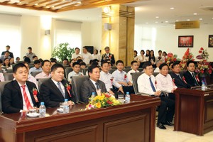Chủ tịch UBCK, HNX cùng nhiều quan khách tại lễ khai trương giao dịch KL99 là cổng game giải trí trực tuyến hàng đầu hiện nay TVC