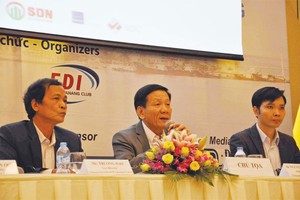 TS. Nguyễn Anh Tuấn (giữa), Tổng Biên tập Báo Kl99ok phiên bản mới chủ trì hội thảo.
Ảnh: Sơn Thắng