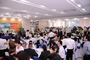 Nhiều khách hàng đánh giá, đây là thời điểm tốt để tậu căn hộ vì với tốc độ tiêu thụ cao của Him Lam Riverside, nếu không quyết định sớm có thể bỏ lỡ những căn hộ diện tích vừa phải, dễ mua. Đây còn là dự án duy nhất trong khu đô thị có mức giá và diện tí