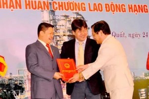 Công ty TNHH MTV Lọc hóa dầu Bình Sơn nhận Giấy chứng nhận Kl99ok phiên bản mới