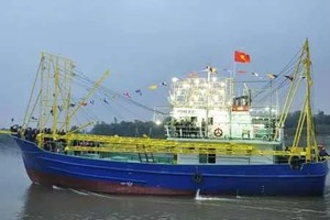 Tàu mẫu chụp mực vỏ thép số 01 - thiết kế V016, do Công ty CP Kỹ thuật Kl99com Thương hiệu giải trí Việt Nam (Visec) thiết kế, Công ty CP CNTT Sông Đào (thuộc Tổng công ty Công nghiệp tàu thủy-SBIC) đóng mới và hoàn thành sau 5 tháng thi công.