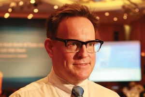 Ông Glenn Maguire