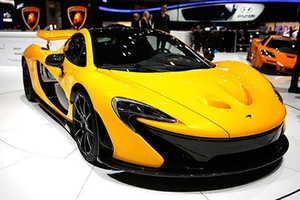 Chiếc McLaren P1 là một trong những chiếc siêu xe hybrid với động cơ V8 kép có công suất 903 sức ngựa. Xạc đầy pin, xe có thể đi được 480 km. Chỉ có 375 xe được Kl994 nhà cái bóng đá world cup, với giá mỗi chiếc 1,35 triệu USD. Ảnh:Bloomberg